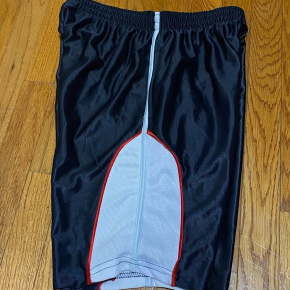 Green Pepper Kids Shorts Size Small (PRE-LOVED) - Picture 4 of 5